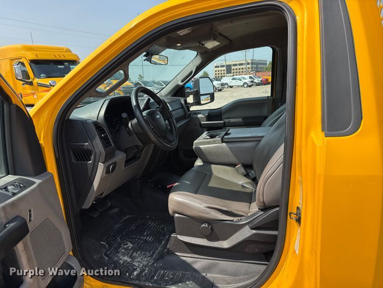 image for item EU2231 2018 Ford F350 Super Duty utility bed pickup truck