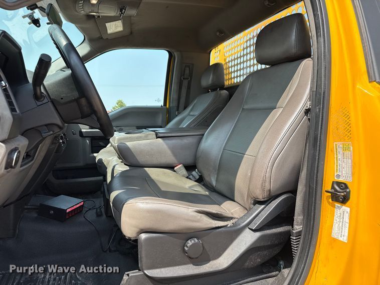 image for item EU2231 2018 Ford F350 Super Duty utility bed pickup truck