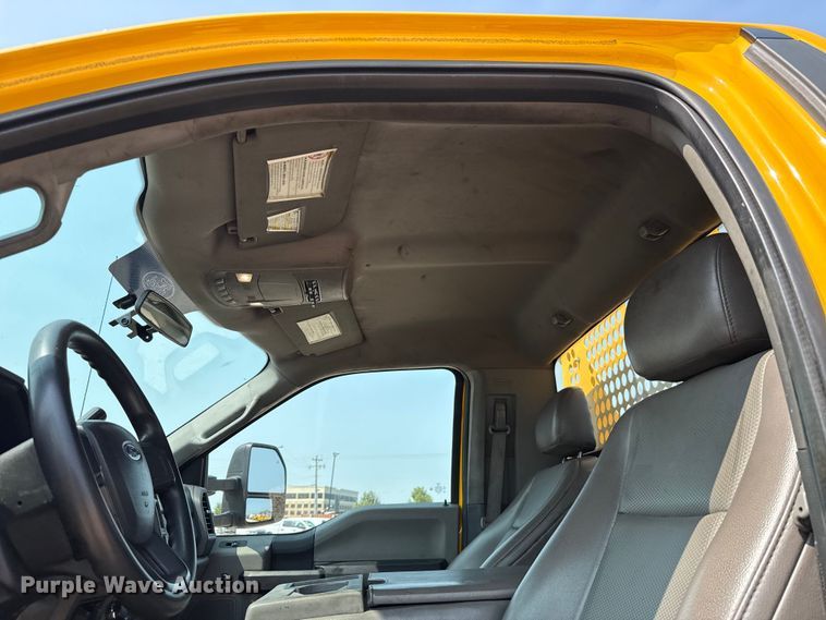 image for item EU2231 2018 Ford F350 Super Duty utility bed pickup truck