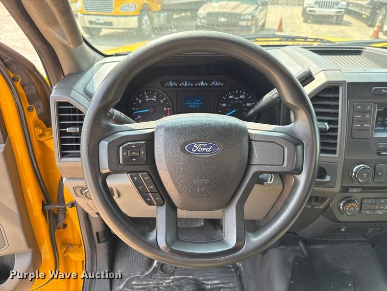 image for item EU2231 2018 Ford F350 Super Duty utility bed pickup truck