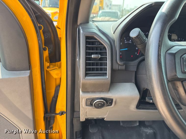 image for item EU2231 2018 Ford F350 Super Duty utility bed pickup truck