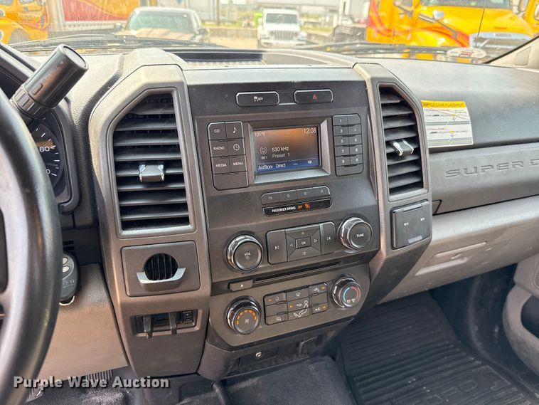 image for item EU2231 2018 Ford F350 Super Duty utility bed pickup truck