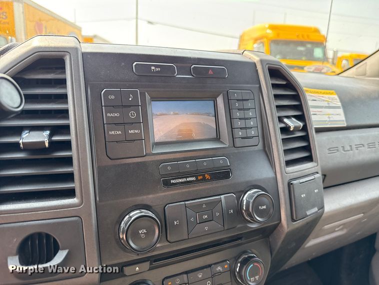 image for item EU2231 2018 Ford F350 Super Duty utility bed pickup truck