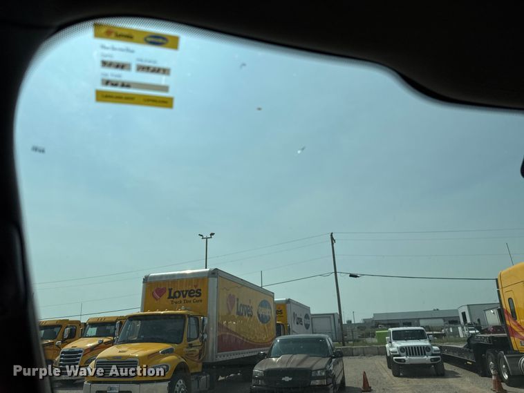 image for item EU2231 2018 Ford F350 Super Duty utility bed pickup truck