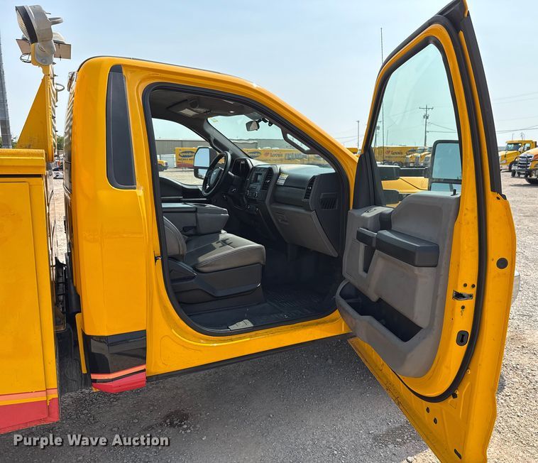 image for item EU2231 2018 Ford F350 Super Duty utility bed pickup truck