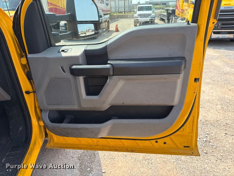 image for item EU2231 2018 Ford F350 Super Duty utility bed pickup truck