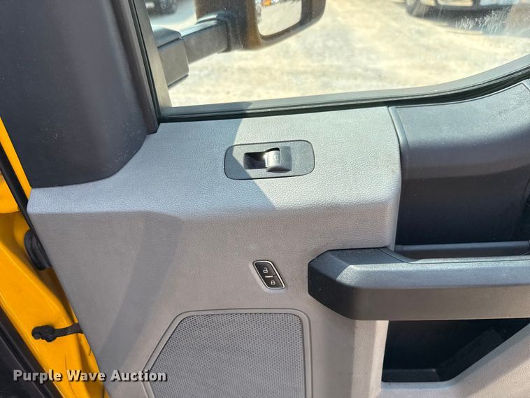 image for item EU2231 2018 Ford F350 Super Duty utility bed pickup truck