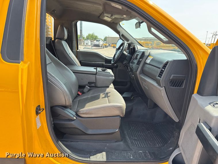 image for item EU2231 2018 Ford F350 Super Duty utility bed pickup truck