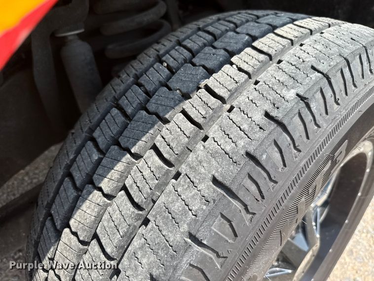 image for item EU2231 2018 Ford F350 Super Duty utility bed pickup truck