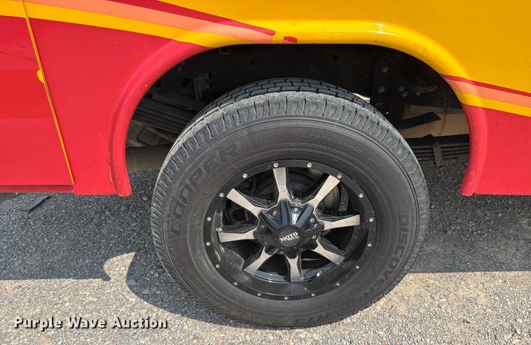 image for item EU2231 2018 Ford F350 Super Duty utility bed pickup truck