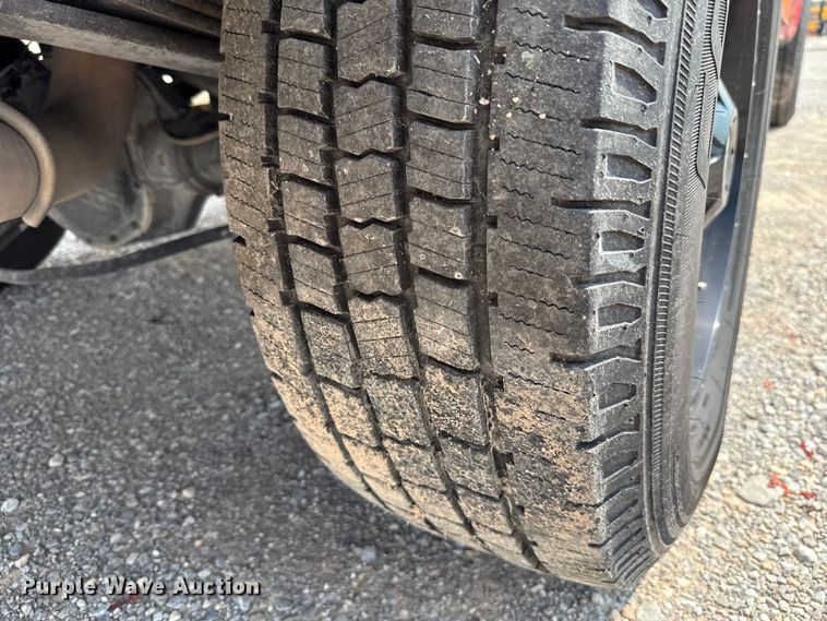 image for item EU2231 2018 Ford F350 Super Duty utility bed pickup truck