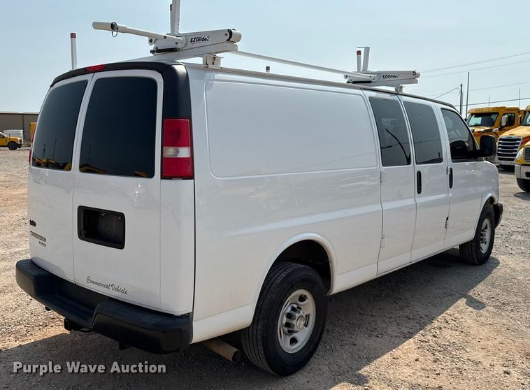 image for item EU2232 2016 Chevrolet Express 2500 van