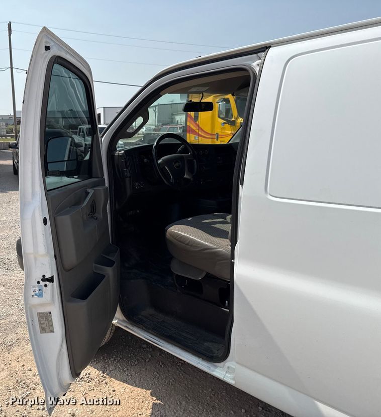 image for item EU2232 2016 Chevrolet Express 2500 van