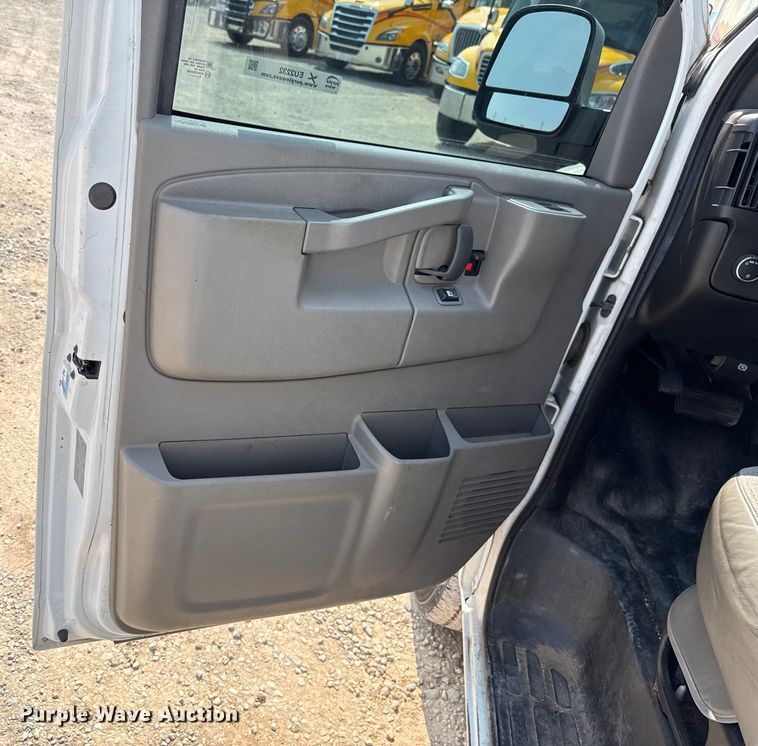 image for item EU2232 2016 Chevrolet Express 2500 van