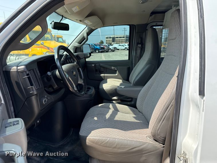 image for item EU2232 2016 Chevrolet Express 2500 van