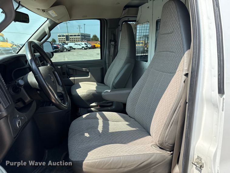 image for item EU2232 2016 Chevrolet Express 2500 van