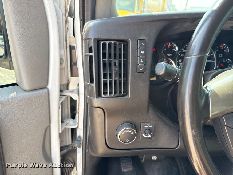 image for item EU2232 2016 Chevrolet Express 2500 van