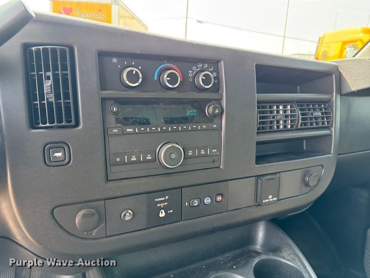 image for item EU2232 2016 Chevrolet Express 2500 van