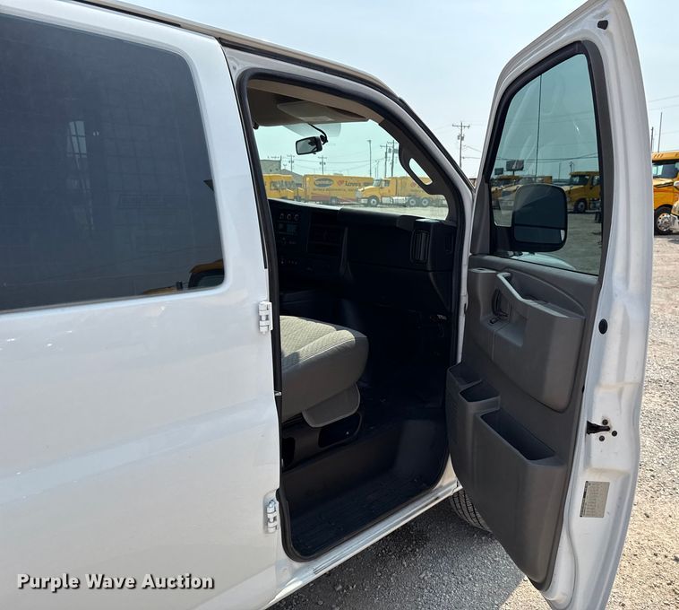 image for item EU2232 2016 Chevrolet Express 2500 van