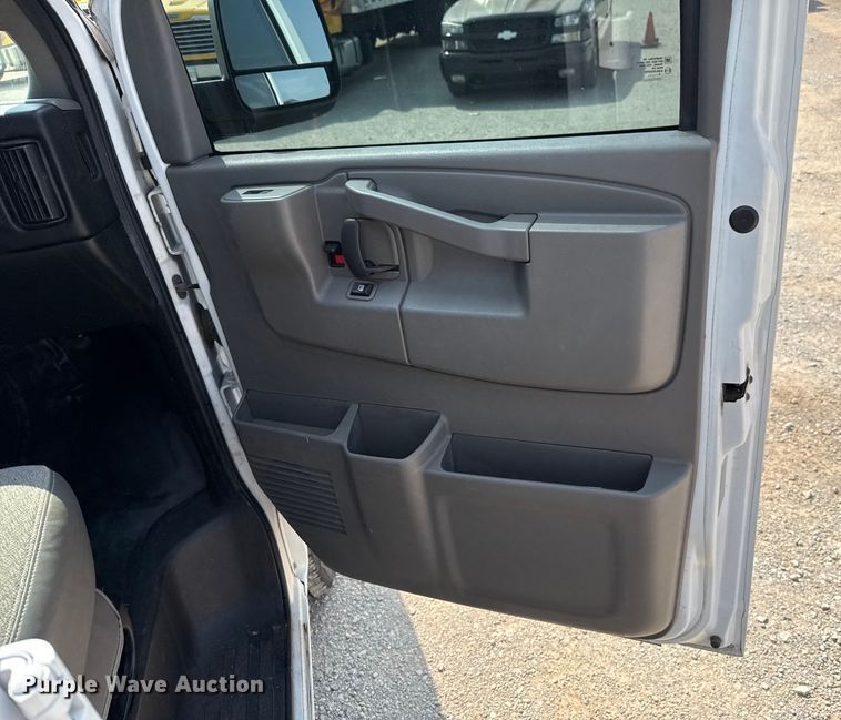 image for item EU2232 2016 Chevrolet Express 2500 van