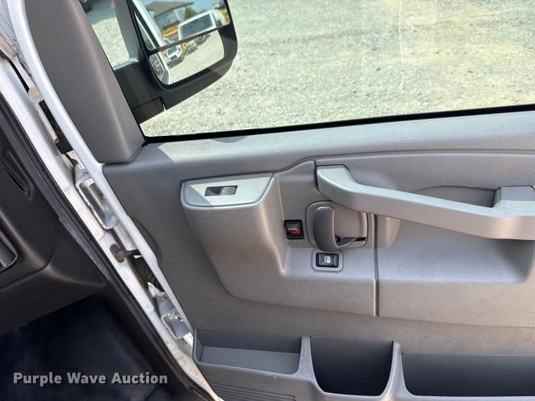 image for item EU2232 2016 Chevrolet Express 2500 van