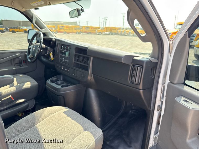 image for item EU2232 2016 Chevrolet Express 2500 van