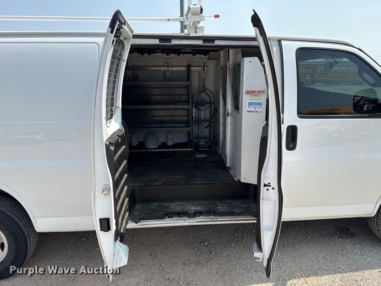 image for item EU2232 2016 Chevrolet Express 2500 van