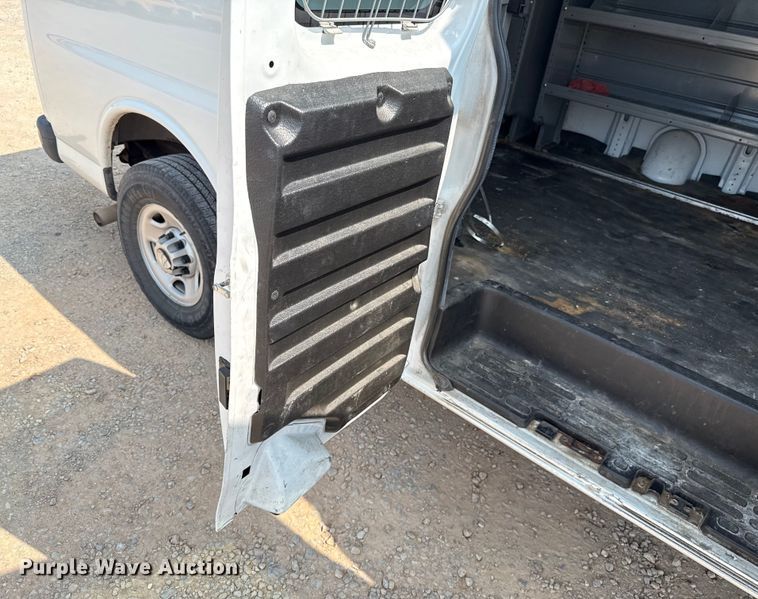 image for item EU2232 2016 Chevrolet Express 2500 van