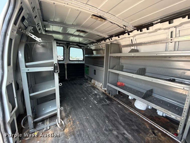 image for item EU2232 2016 Chevrolet Express 2500 van