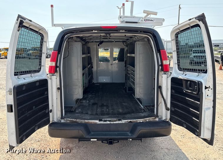 image for item EU2232 2016 Chevrolet Express 2500 van