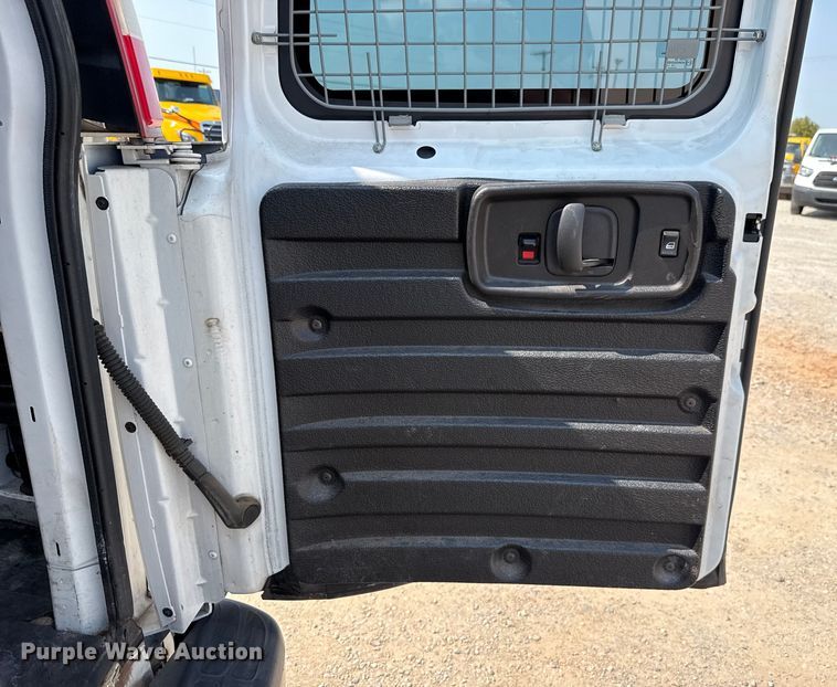 image for item EU2232 2016 Chevrolet Express 2500 van