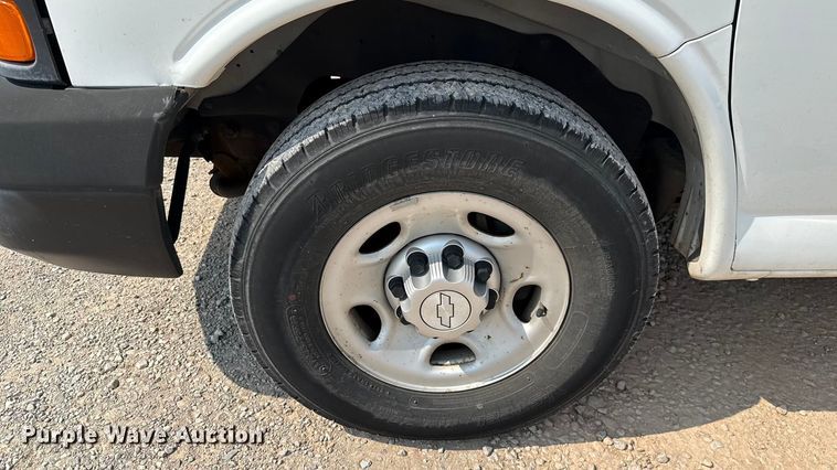 image for item EU2232 2016 Chevrolet Express 2500 van