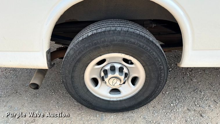 image for item EU2232 2016 Chevrolet Express 2500 van