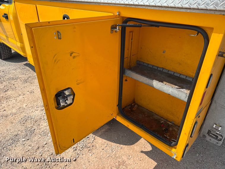 image for item EU2233 2020 Ford F350 Super Duty utility bed pickup truck