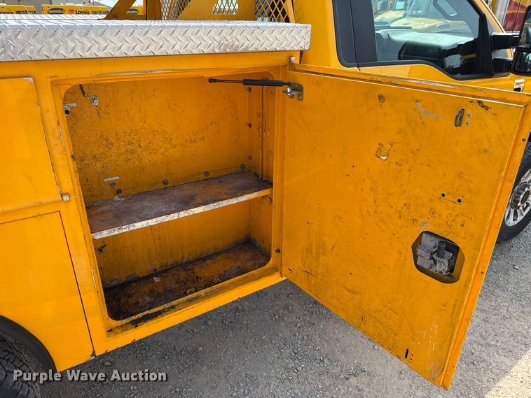 image for item EU2233 2020 Ford F350 Super Duty utility bed pickup truck