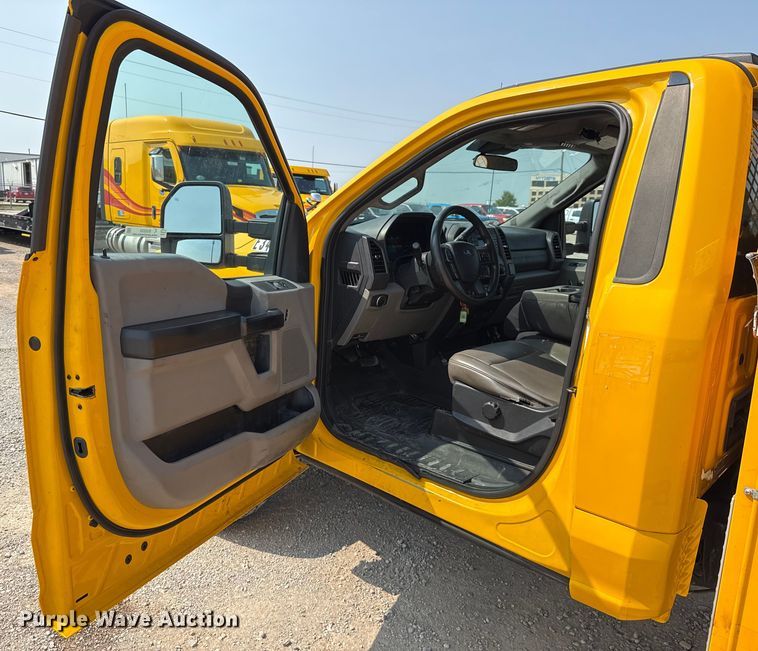 image for item EU2233 2020 Ford F350 Super Duty utility bed pickup truck