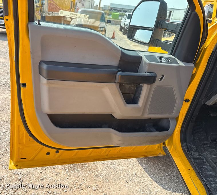 image for item EU2233 2020 Ford F350 Super Duty utility bed pickup truck