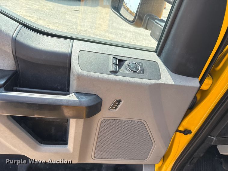 image for item EU2233 2020 Ford F350 Super Duty utility bed pickup truck