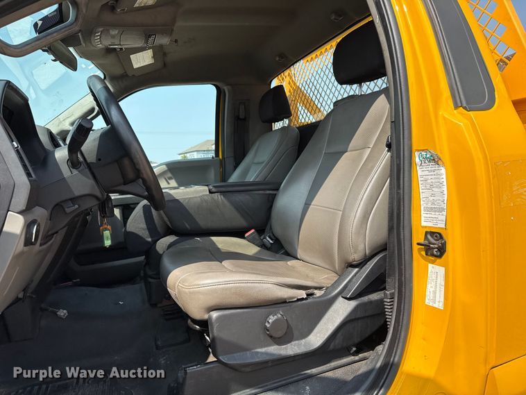 image for item EU2233 2020 Ford F350 Super Duty utility bed pickup truck