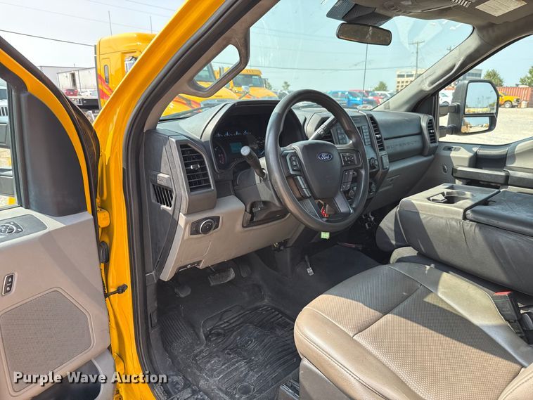 image for item EU2233 2020 Ford F350 Super Duty utility bed pickup truck