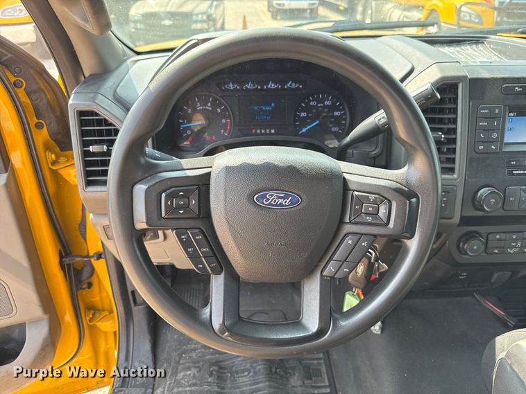 image for item EU2233 2020 Ford F350 Super Duty utility bed pickup truck