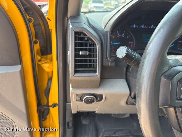 image for item EU2233 2020 Ford F350 Super Duty utility bed pickup truck