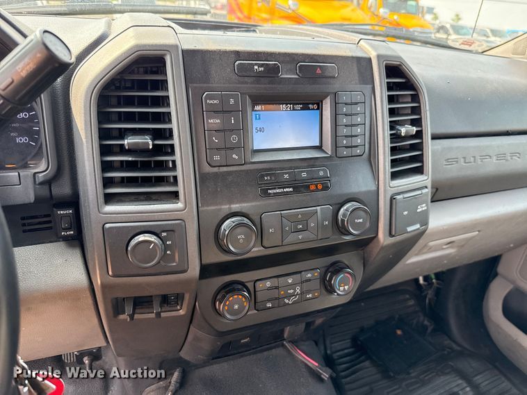 image for item EU2233 2020 Ford F350 Super Duty utility bed pickup truck