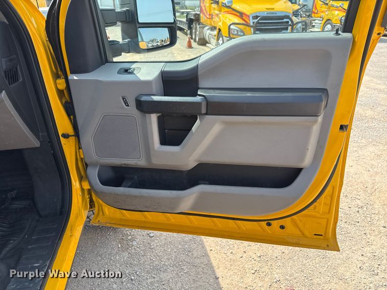 image for item EU2233 2020 Ford F350 Super Duty utility bed pickup truck