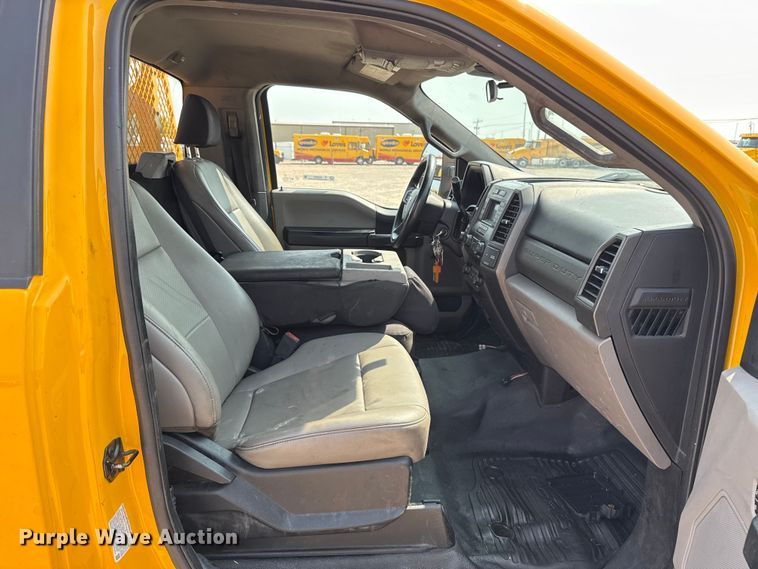 image for item EU2233 2020 Ford F350 Super Duty utility bed pickup truck