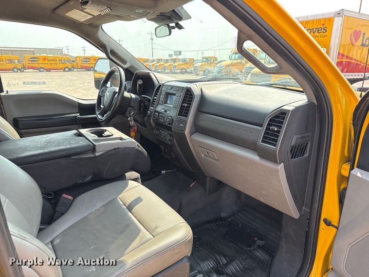 image for item EU2233 2020 Ford F350 Super Duty utility bed pickup truck