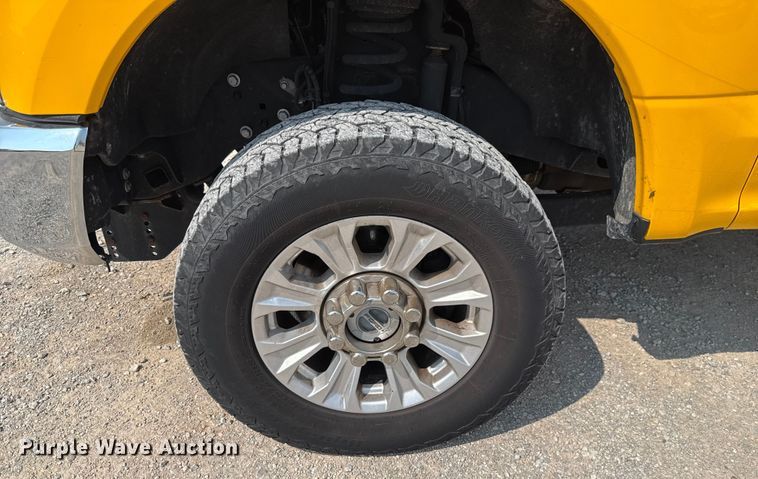 image for item EU2233 2020 Ford F350 Super Duty utility bed pickup truck