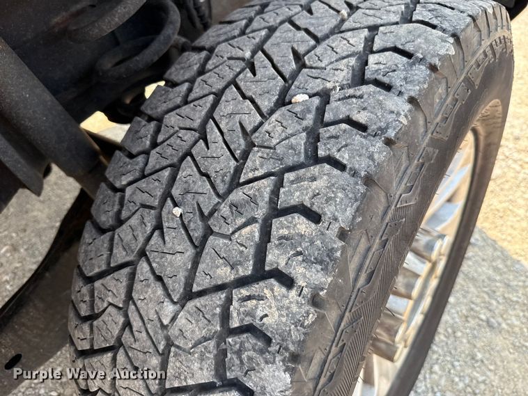 image for item EU2233 2020 Ford F350 Super Duty utility bed pickup truck