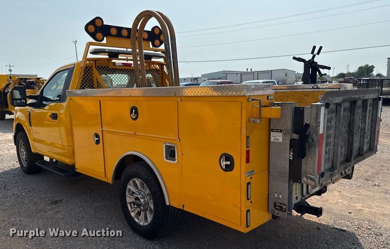 image for item EU2234 2021 Ford F350 Super Duty utility bed pickup truck