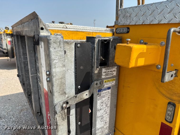 image for item EU2234 2021 Ford F350 Super Duty utility bed pickup truck